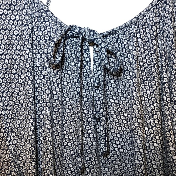 Croft & Barrow Size 1X Blue White Floral Print 3/4 Sleeve Tie Neck Top - Picture 4 of 6